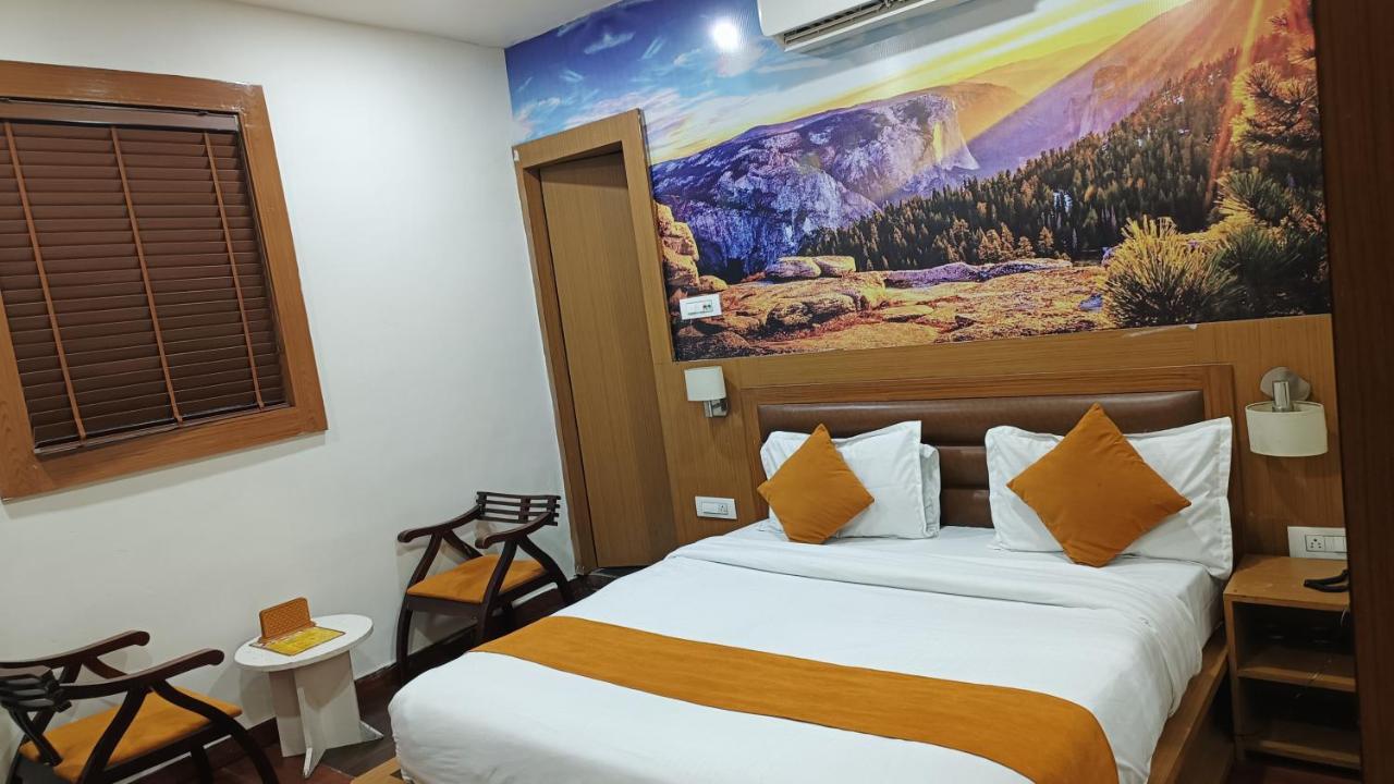 Banyan Hotel&Restro Hisār Екстериор снимка