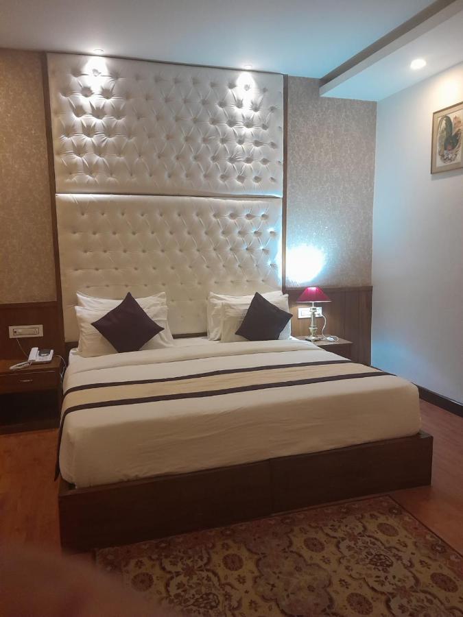 Banyan Hotel&Restro Hisār Екстериор снимка