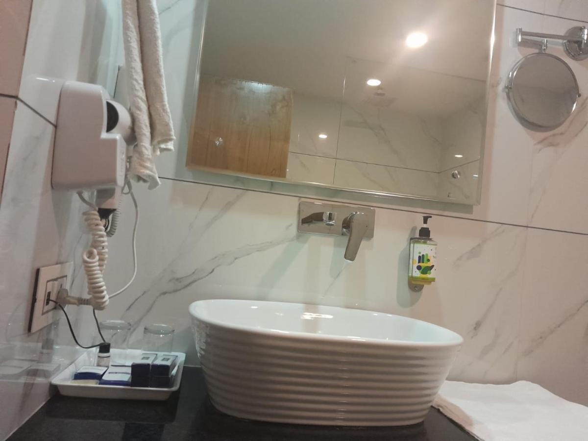 Banyan Hotel&Restro Hisār Екстериор снимка