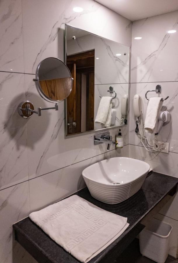 Banyan Hotel&Restro Hisār Екстериор снимка