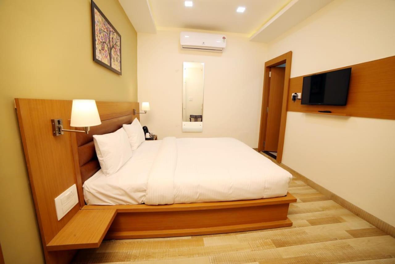 Banyan Hotel&Restro Hisār Екстериор снимка