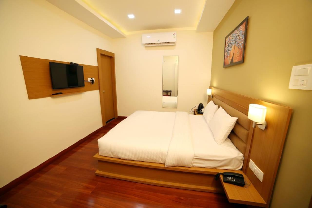 Banyan Hotel&Restro Hisār Екстериор снимка