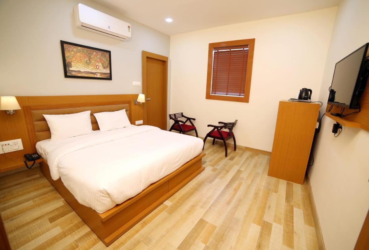 Banyan Hotel&Restro Hisār Екстериор снимка